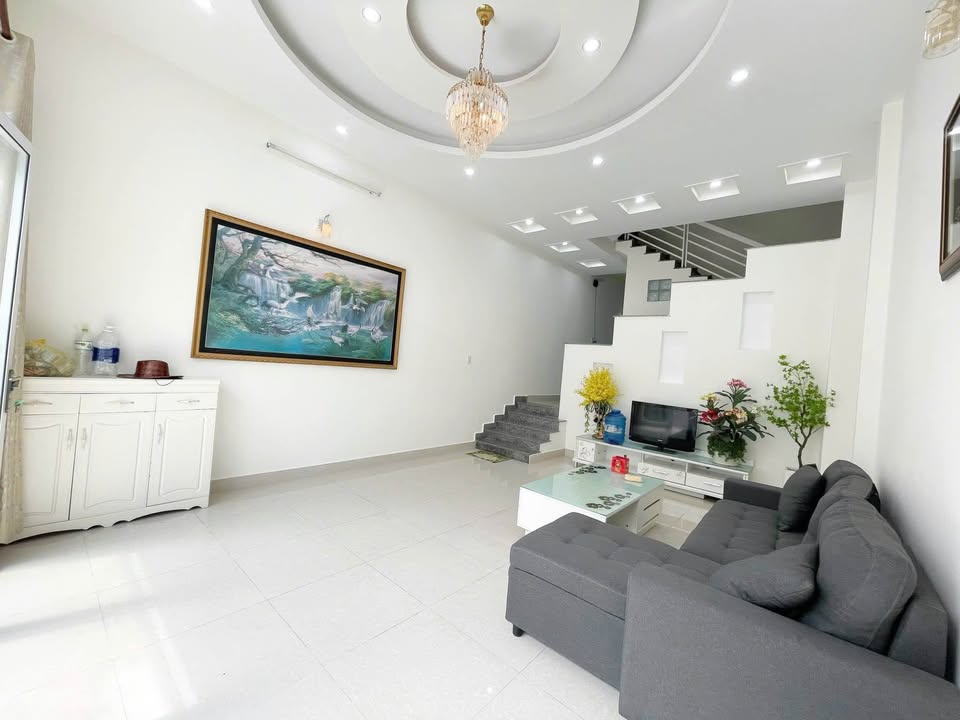 Nhà 3 Tầng Đà Lạt 72m² - Đường 8m, 5PN Giá 7.5 Tỷ