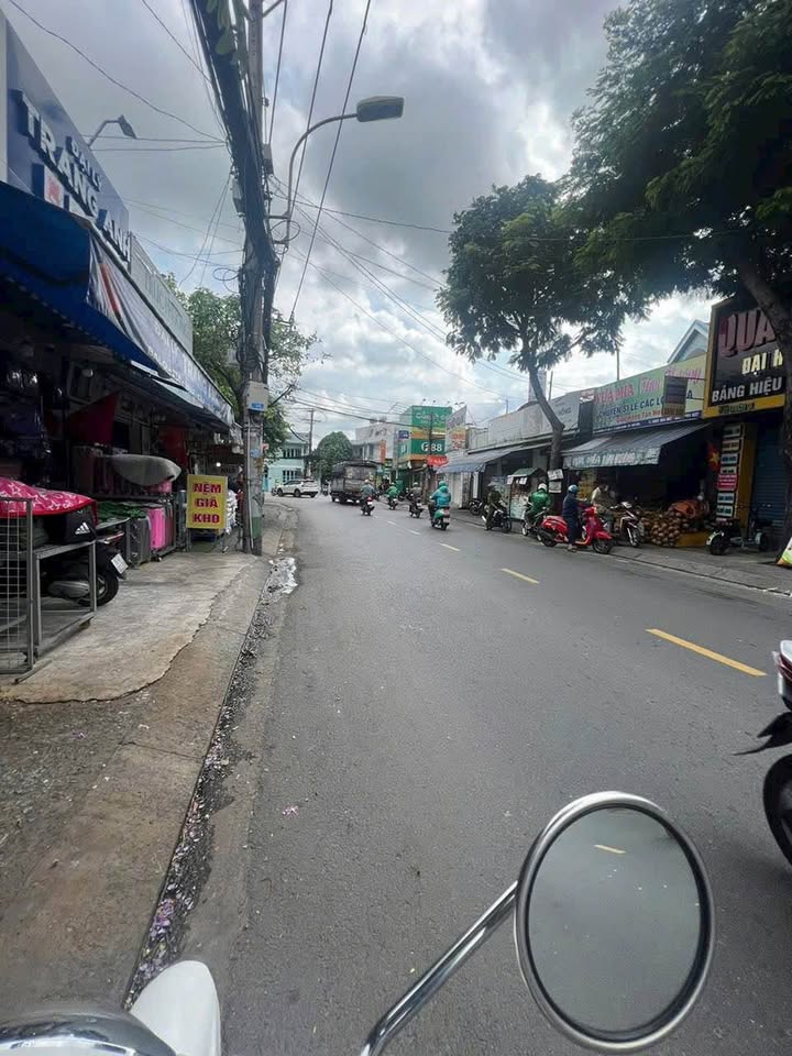 Nhà Mặt Tiền Kinh Doanh Đường 11 Linh Xuân Thủ Đức - 380m² - Giá Tốt