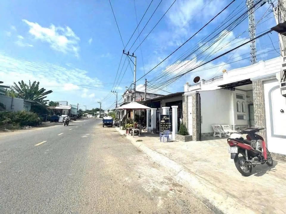 Nhà Mặt Tiền Văn Ngọc Chính, Sóc Trăng - 98m² Giá 1.8 Tỷ, Kinh Doanh Sầm Uất