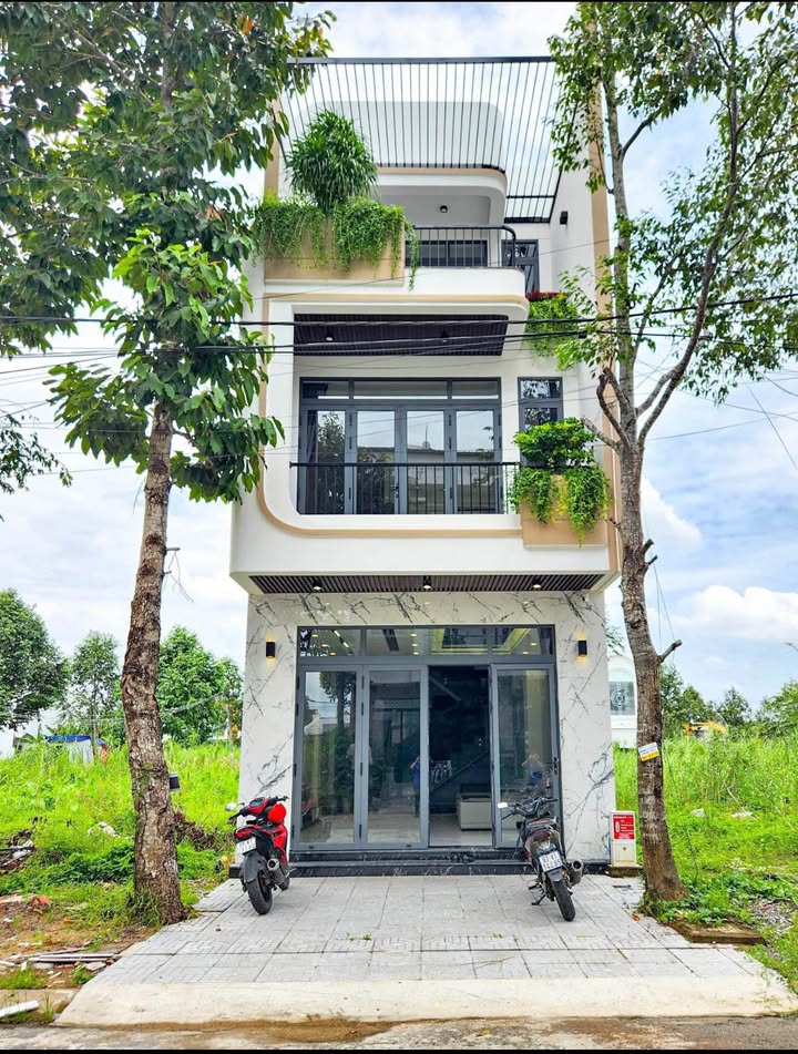 Nhà Mặt Tiền Chợ Tân Hiệp, Hóc Môn - 72m², 2 Tầng, 3PN, Giá 2.2 Tỷ