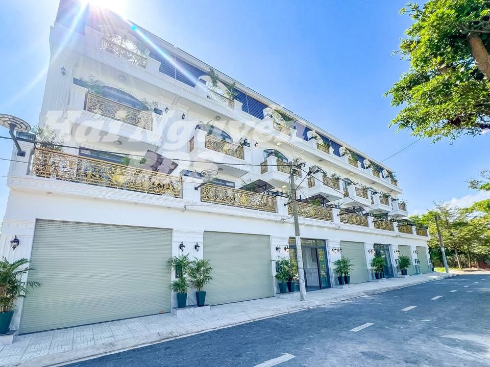 Biệt Thự Mini Tân Cổ Điển 80m² Nhà Bè - 9.8 Tỷ - Thang Máy, Full Nội Thất Cao Cấp