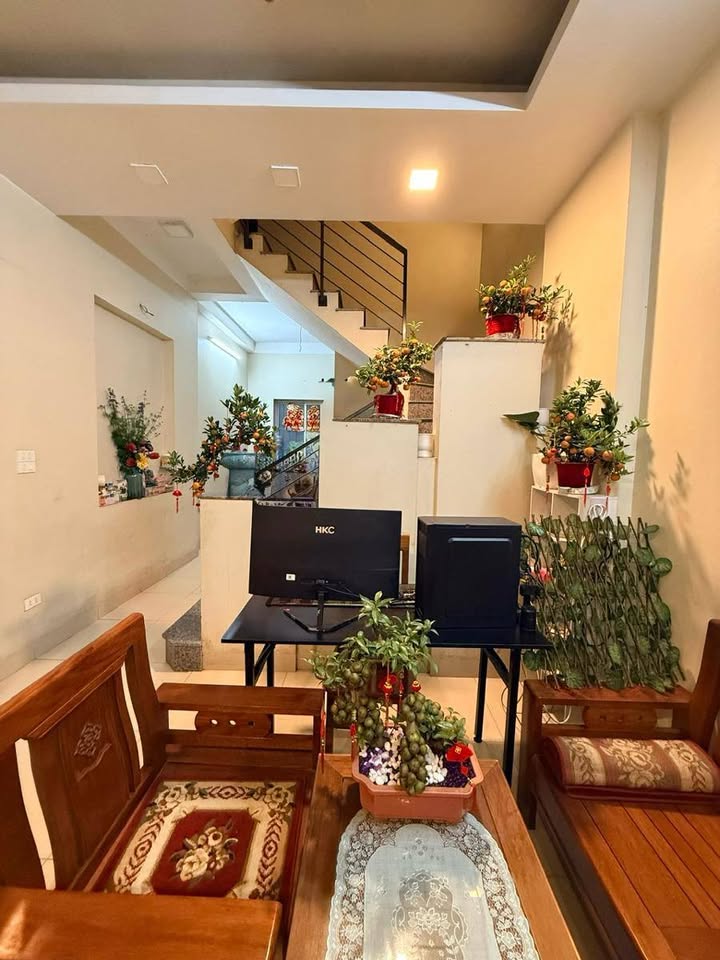 Nhà Phúc Lợi 39m² - 3 Tầng - Ngõ Sẵn Ô Tô - Giá Đầu Tư 7.4 Tỷ