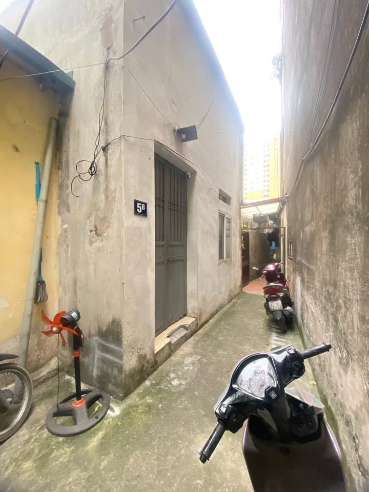 Bán gấp nhà Ngọc Hồi, Hoàng Mai 42m² - Sổ đỏ vuông vắn, xây ở hoặc đầu tư