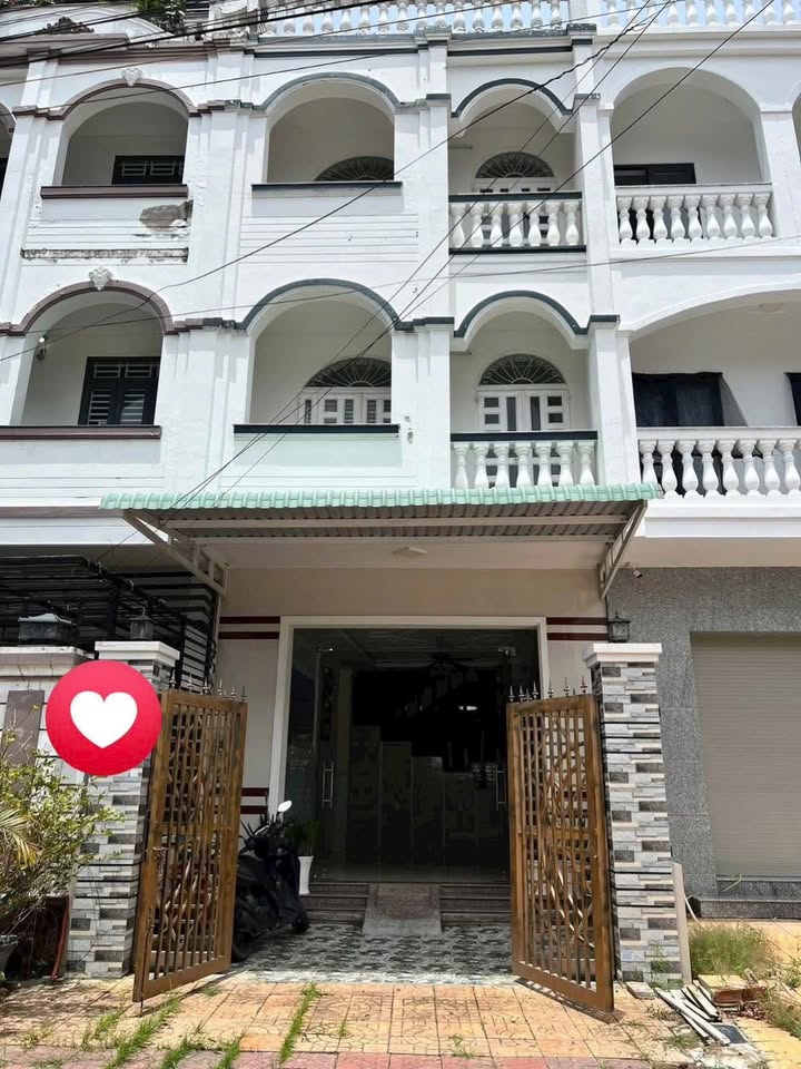 Cho thuê nhà 2 lầu mặt tiền Khu Văn Hóa Tây Đô, Cần Thơ - 15 triệu/tháng