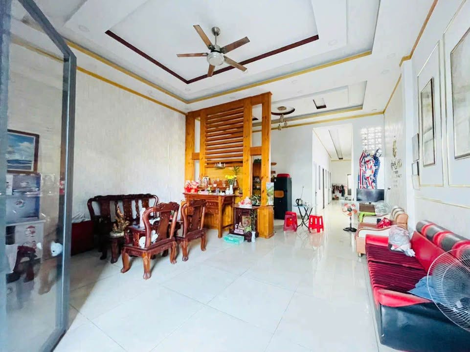 Nhà 180m² Trảng Dài, Đồng Nai - Sổ Hồng Riêng, Giá 3.2 Tỷ