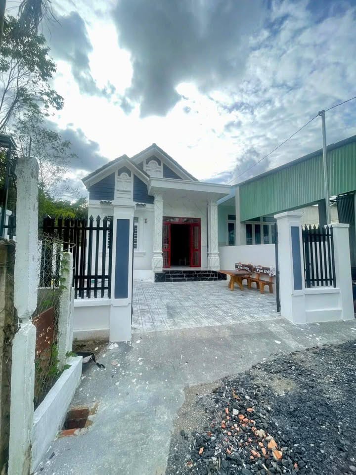 Nhà Nóc Thái 170m² - Hướng Cụm CN Hoàng Gia, Tây Ninh - Giá 1 Tỷ