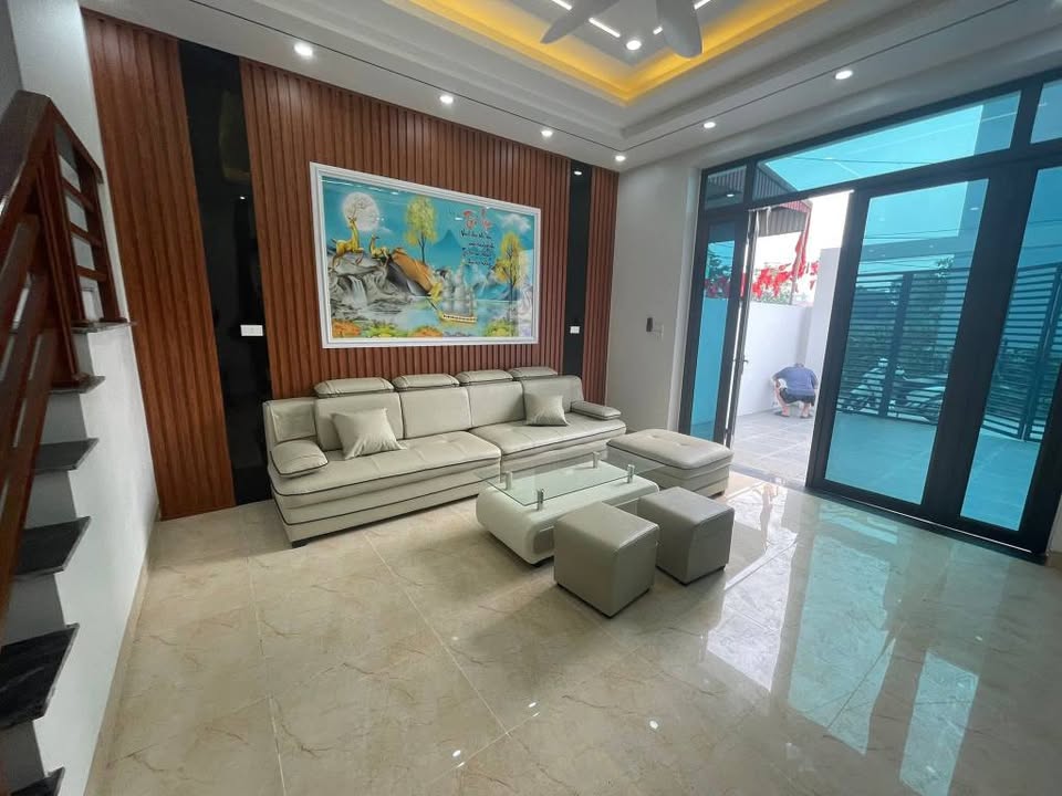 Bán nhà 3 tầng 84m² Nguyễn Công Trứ, Ninh Bình - Giá nhỉnh 4 tỷ
