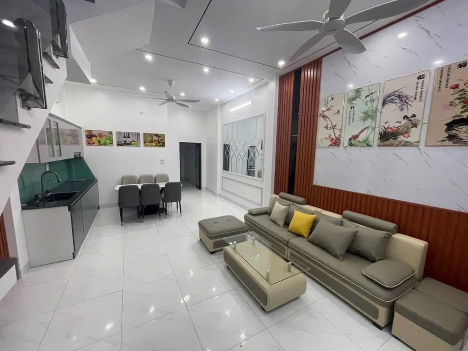 Bán nhà 3 tầng trung tâm Hoa Lư, Ninh Bình - 123m², ô tô tránh