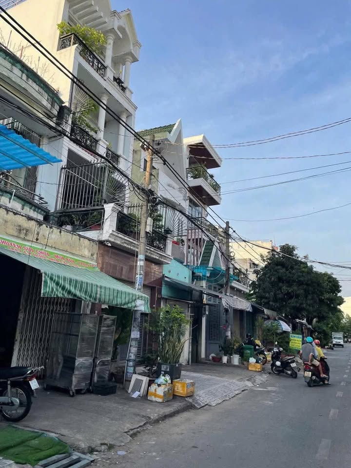 Mặt tiền T8, Tân Phú: Nhà cấp 4 100m² - Giá 10.5 tỷ - Giảm sâu 300 triệu