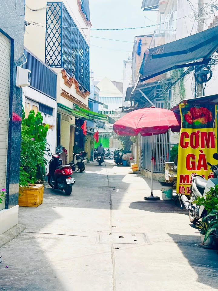 Nhà 2 Tầng Đường Xe Hơi Thông, Bình Tân - 76m², 3.2 Tỷ