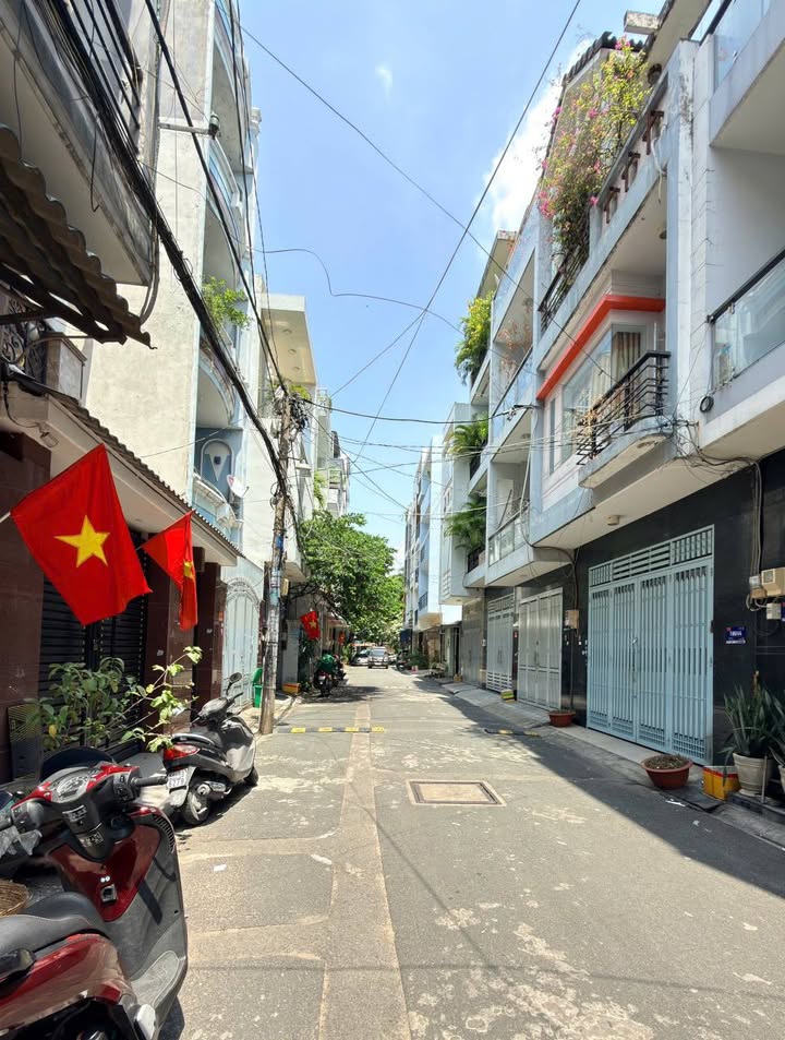 Nhà 65m² hẻm 8m Tân Phú - 8.9 Tỷ, Sẵn Sàng Vào Ở Ngay