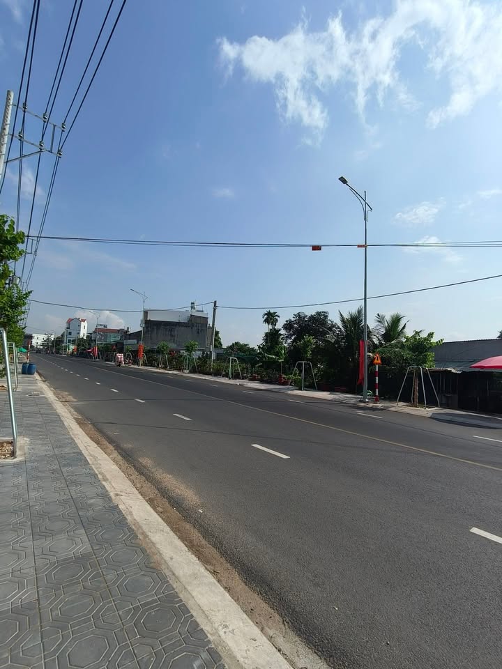 Nhà 3 Tầng Mặt Tiền Lê Phong, Thuận An - 71m² Kinh Doanh Đắc Lộc