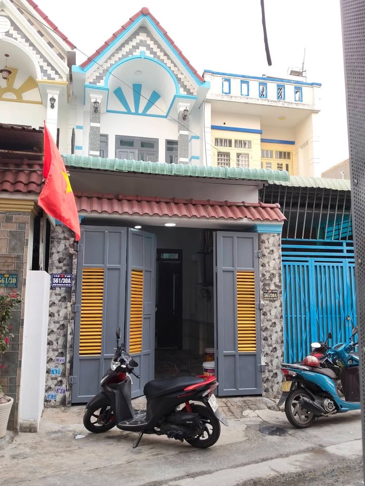 Nhà Sổ Riêng 90m² Kinh Doanh Tốt - Ngay Trung Tâm Dĩ An