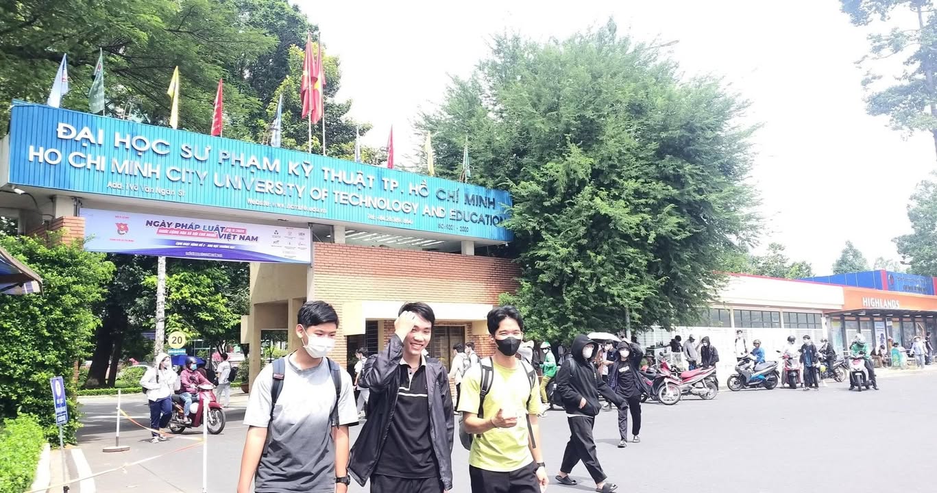 Nhà 90m² Sổ Hồng Riêng - Gần Ngã Tư Thủ Đức - Giá 5.4 Tỷ