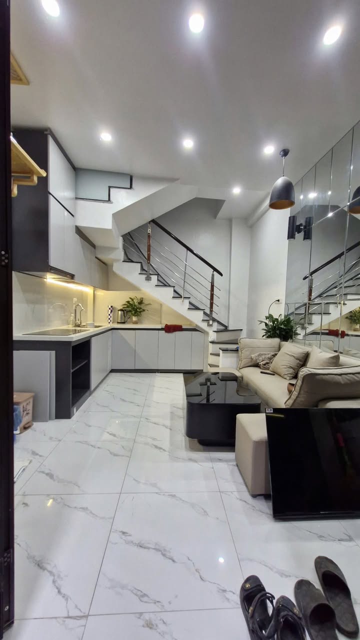 Nhà 20m² Kim Mã, 5 Tỷ - Ngõ Sạch, Full Nội Thất, Sổ Đỏ Chính Chủ