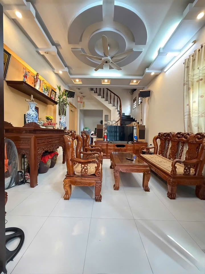 Nhà Góc 3 Tầng Tân Bình, Hải Dương - 68m² Full Nội Thất Gỗ