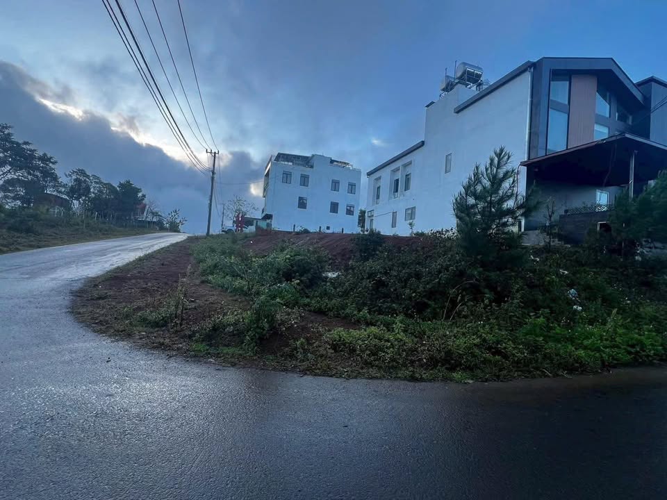 Đất Nền Cặp Góc Bà Triệu & Trần Quốc Toản, Măng Đen - 350m² Thổ Cư