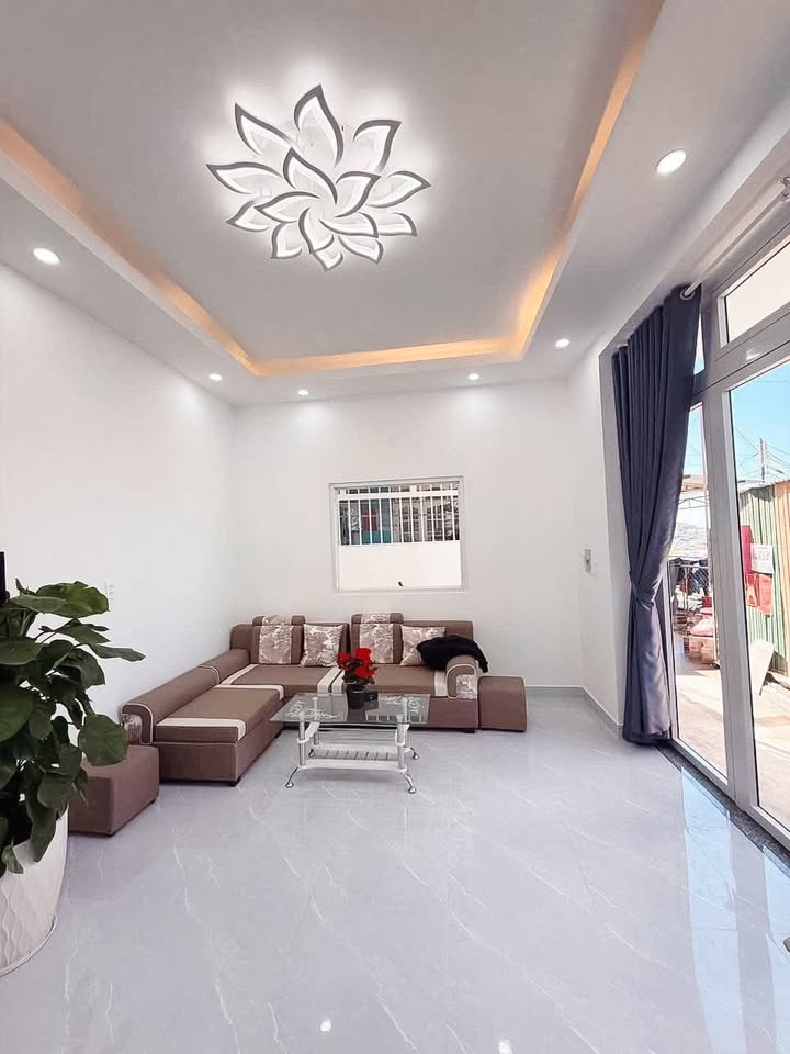 Nhà Phố 70m² Đà Lạt, 2 Tầng, Sổ Riêng, Giá 3.95 Tỷ