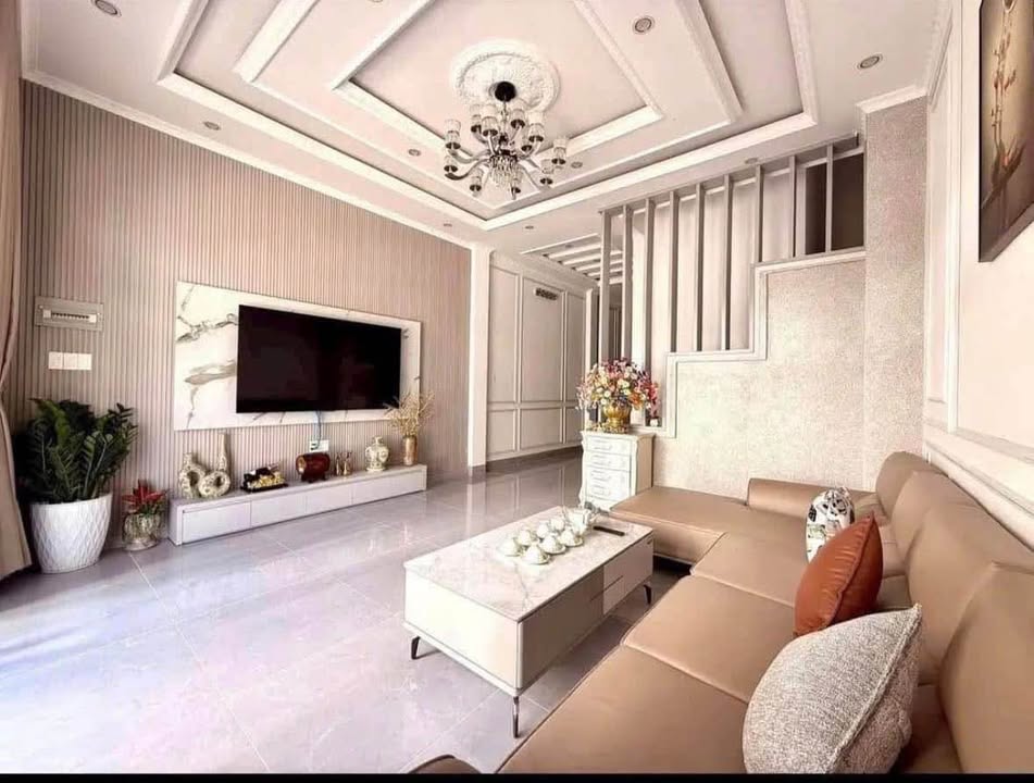 Nhà 70m² Đà Lạt - 5PN, Thang Máy, Full Nội Thất Cao Cấp - 9.3 Tỷ