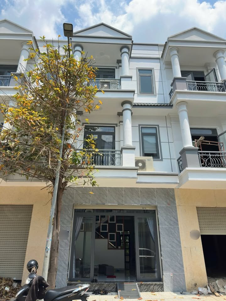 Bán Gấp Nhà 3 Tầng 178m² Gần KCN Nam Tân Uyên, Bình Dương - Giá Tốt