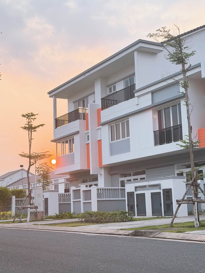 Bán Gấp Nhà Góc Vườn Thiên Đàng 2, TP. Thủ Đức - 180m², 6PN, Giá 4.6 Tỷ