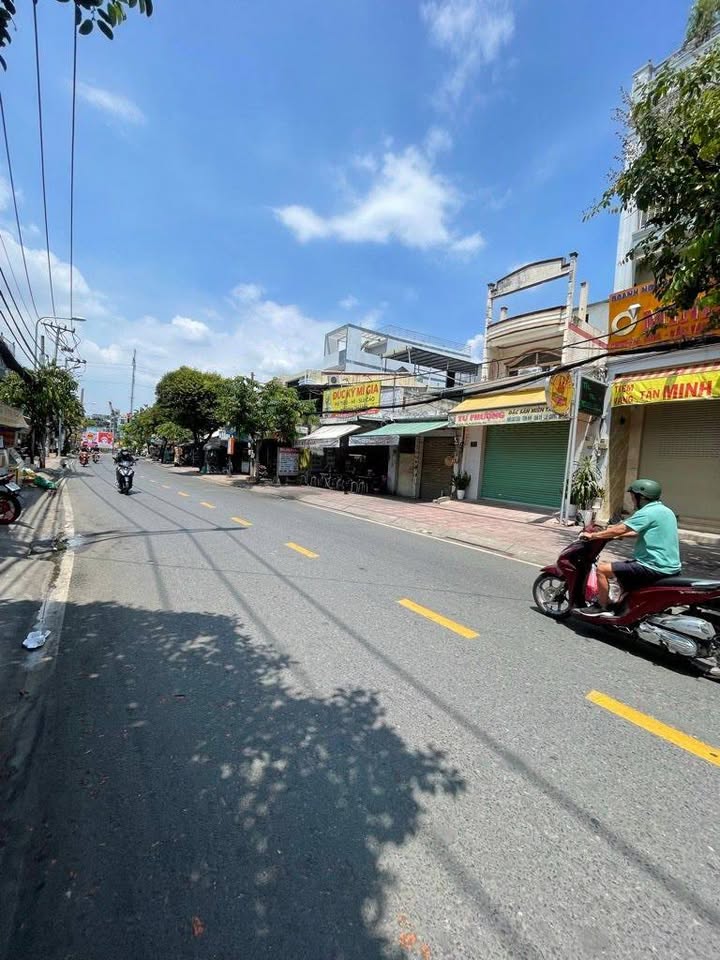 Đất Mặt Tiền Lê Văn Lương Q7 - 70m² - Giá 7 Tỷ - Kinh Doanh Đỉnh Cao