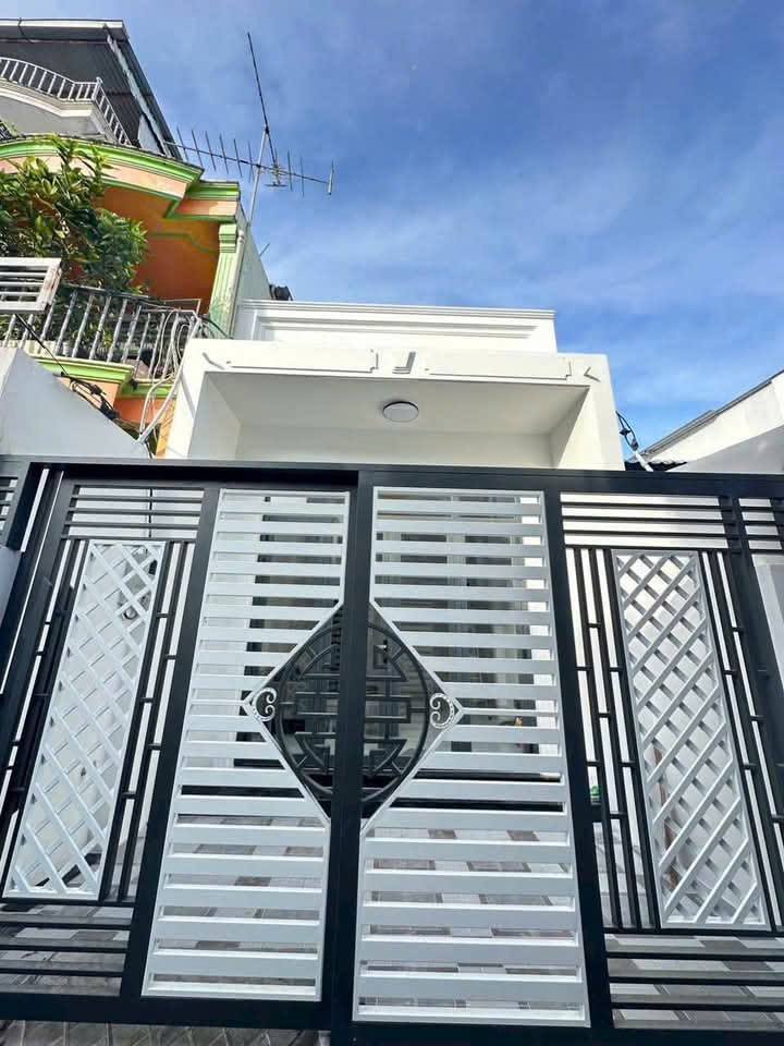 Nhà 107m² Hẻm Thành Thái Rạch Giá - Hướng Đông, Tặng Nội Thất