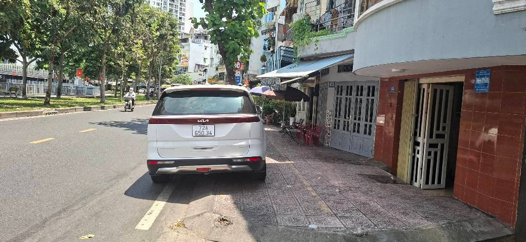 Nhà Mặt Tiền Lô Góc Hoàng Sa Q3 - 15m², 3 Tầng, 5.5 Tỷ - Kinh Doanh Đa Ngành