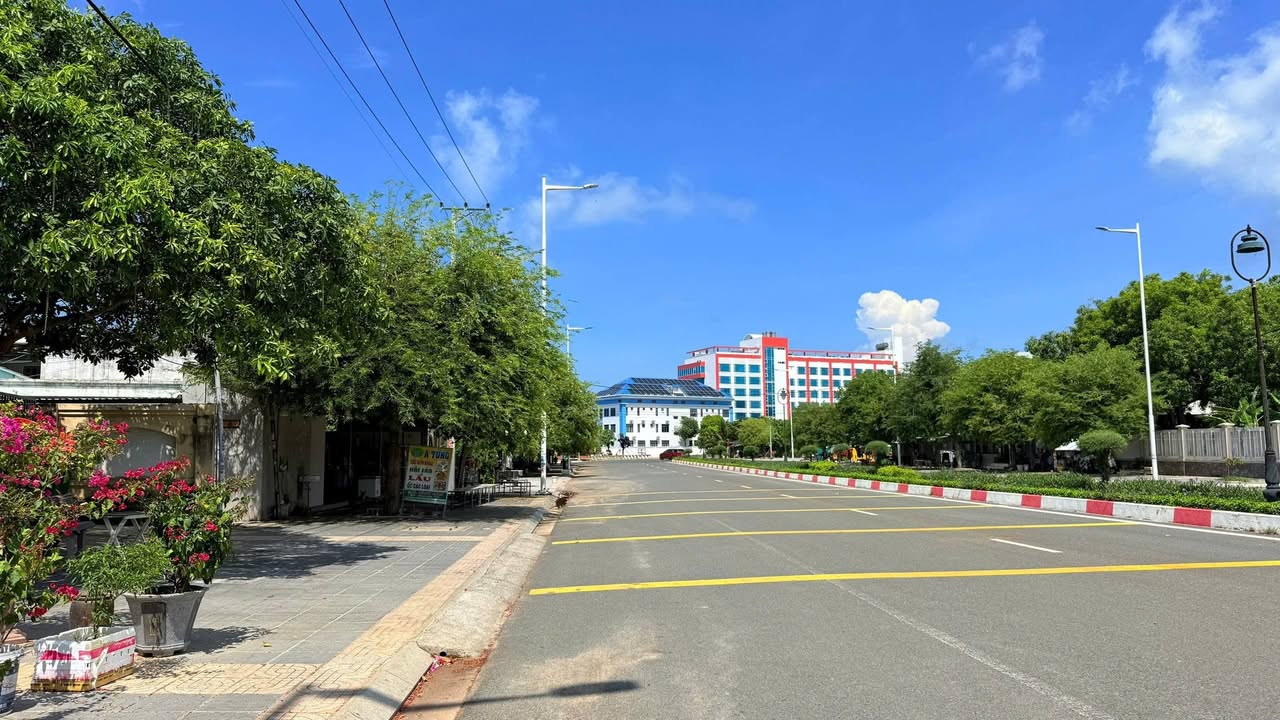 Đất Vàng Mặt Tiền Nguyễn Chí Thanh, Long Hải - 1035m² Thổ Cư, 500m Ra Biển