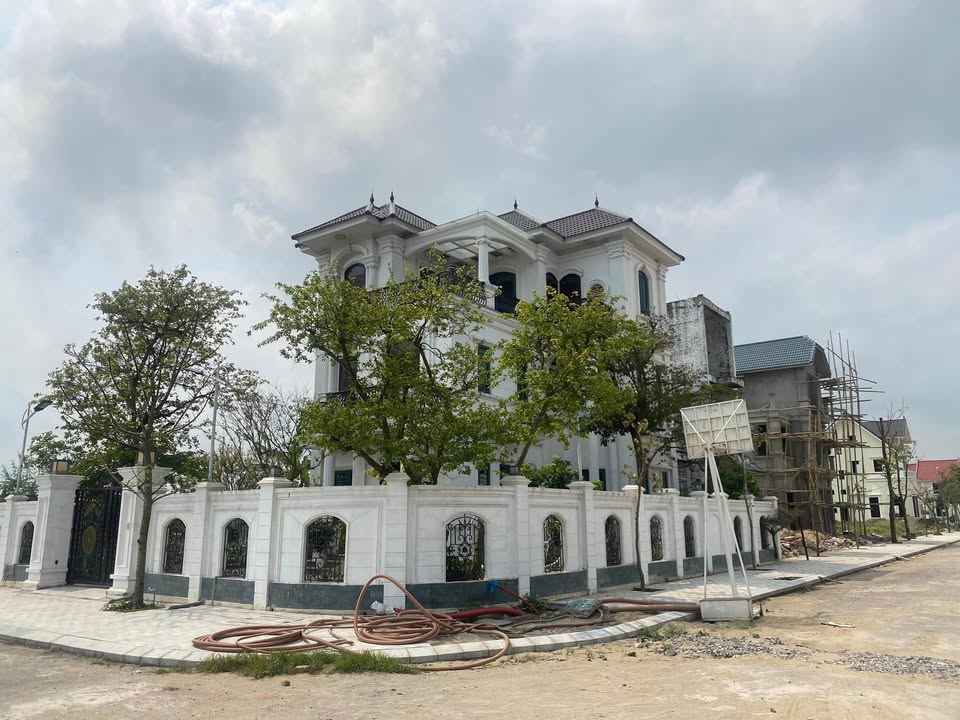 Biệt Thự Cửa Lò 310m² Hướng Biển - Sổ Hồng Sẵn Sàng