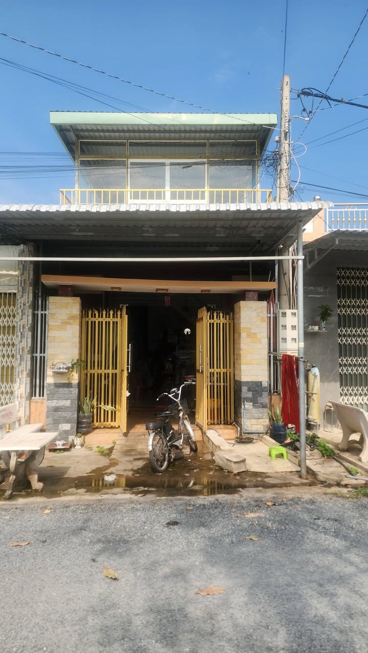 Nhà 100m² Tân Thạnh, Long An - Giá 1.6 Tỷ, Sẵn Sàng Lên Lầu