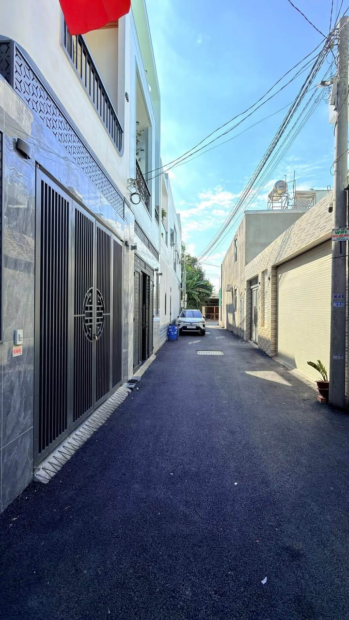 Nhà 1 Trệt 1 Lầu Dĩ An 64m² - Sổ Hoàn Công, 3PN, Giá 3 Tỷ