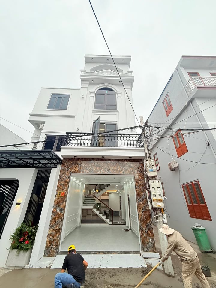 Nhà 3.5 Tầng Nam Sơn 55m² - Ô Tô Đỗ Cửa, Sổ Đỏ Chính Chủ