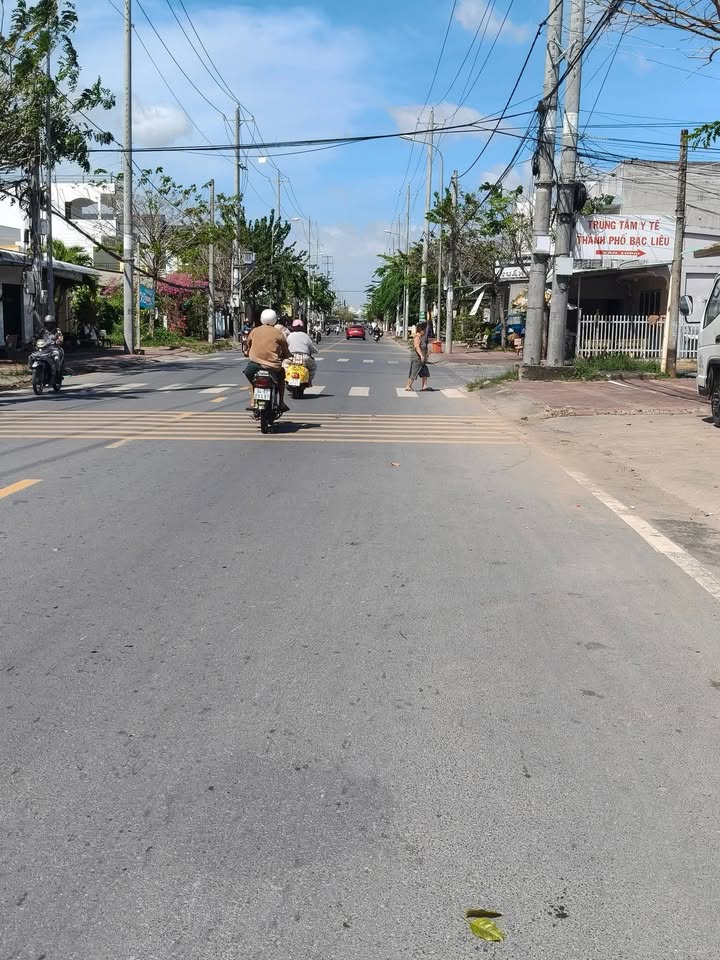 Bán Gấp Nhà Mặt Tiền Cao Văn Lầu, Bạc Liêu - 2.3 Tỷ, Giảm 200 Triệu