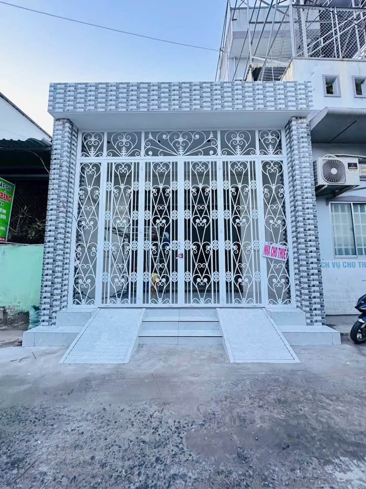 Nhà Trệt Lửng Mới Xây 75m² Đường 30/4, Ninh Kiều - Kinh Doanh Đa Ngành, Giá 8.6 Triệu/Tháng