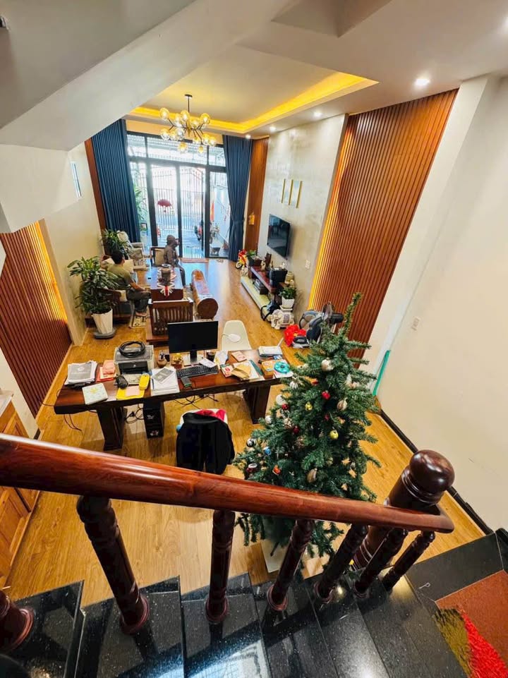 Nhà 3 Tầng Mặt Tiền Kon Tum - 139m² Thổ Cư, 4PN