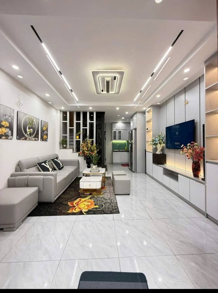 Nhà 6 Tầng Thang Máy Giải Phóng, Hoàng Mai - 35m², 8.68 Tỷ, Ô Tô Đỗ Cửa