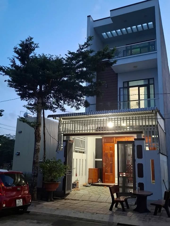 Cho thuê nhà nguyên căn 3PN mặt tiền Nguyễn Văn Linh, TP Quảng Ngãi - Kinh doanh/Ở lý tưởng