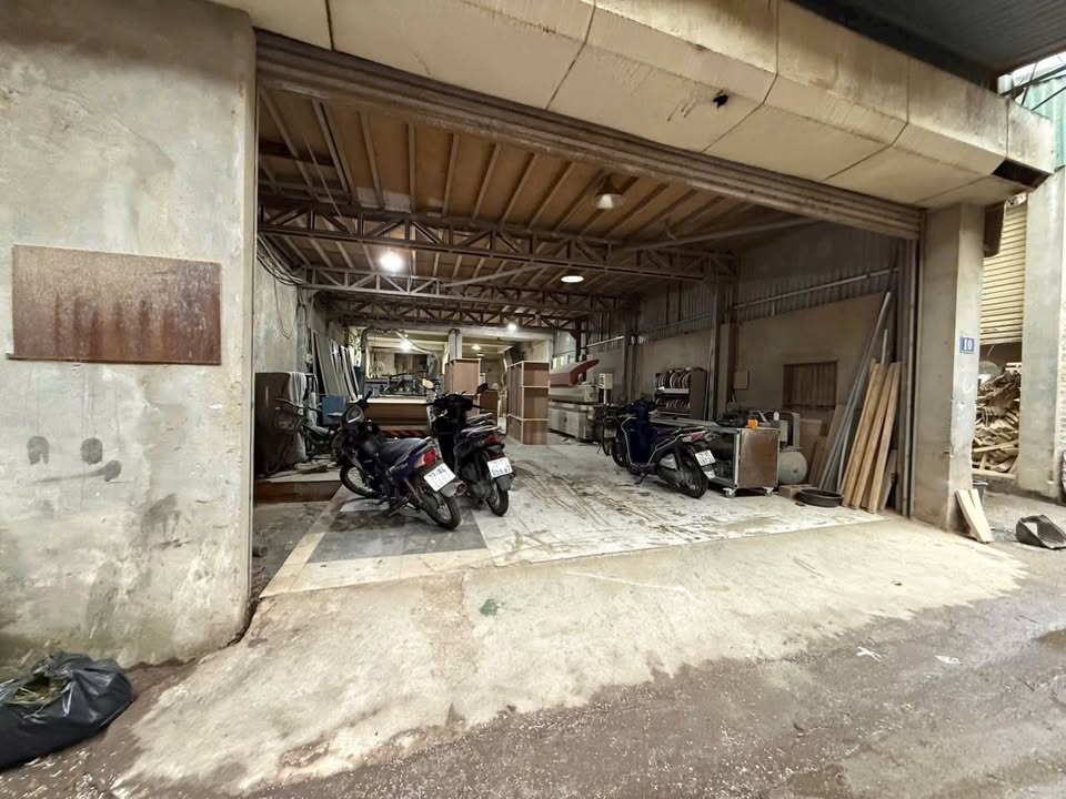 Bán Đất Lô Góc Chợ Nủa Văn Điển 100m² - Sẵn Nhà 3 Tầng Kiên Cố