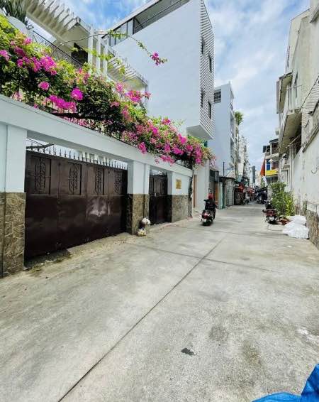 Nhà Mặt Ngõ Kinh Doanh Trần Cung, Hoài Đức - 35m² x 5 Tầng - Ô Tô Vào Nhà