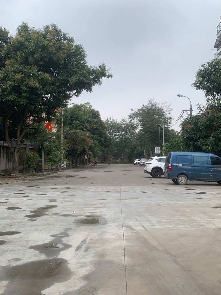 Bán Gấp Biệt Thự 3 Tầng 200m² KĐT Đồng Xép, Tiên Du - Sổ Đỏ Chính Chủ