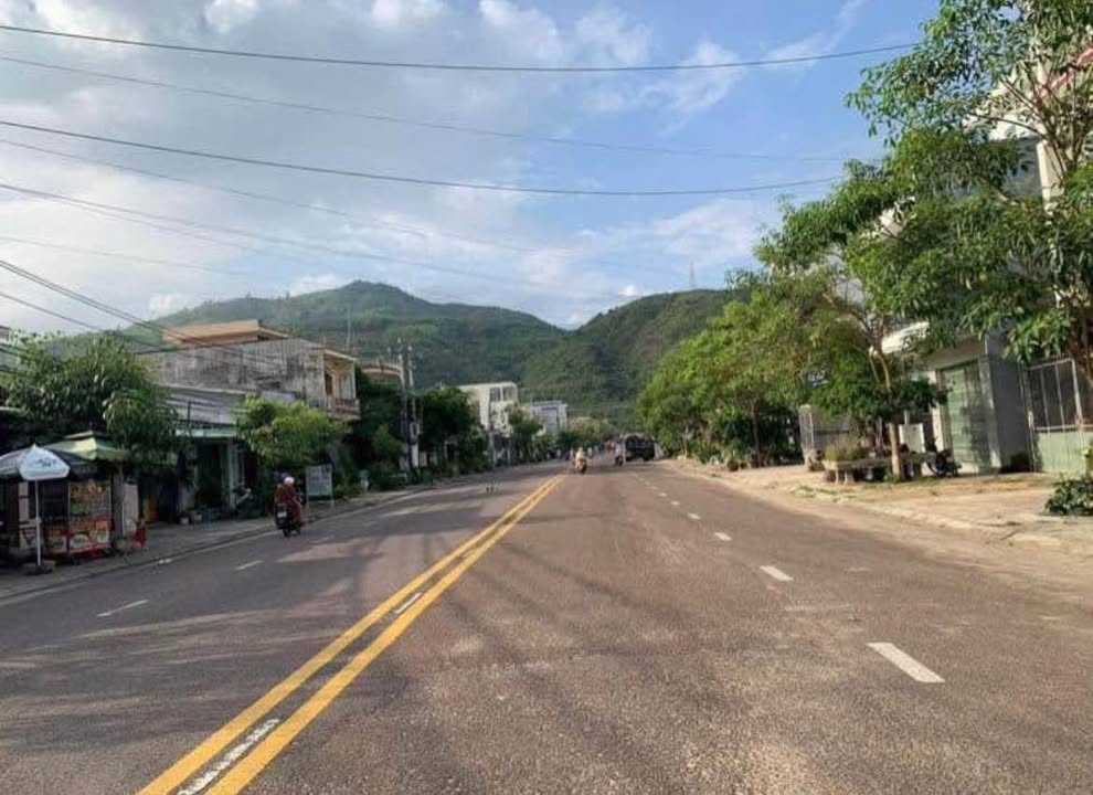 Bán Đất Mặt Tiền Võ Thị Sáu, Tuy Hòa - 100m² Có Nhà, View Sân Vận Động