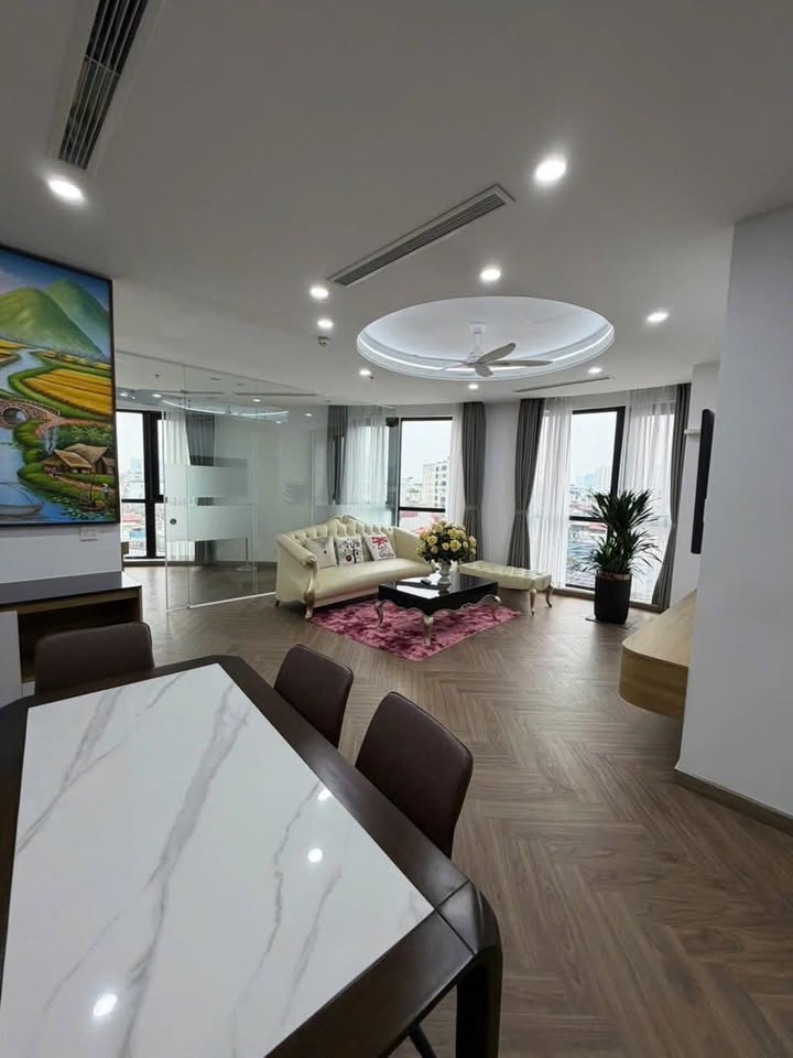 Bán Gấp Căn Hộ Royal City R6 140m² - 4PN Sáng, Full Nội Thất