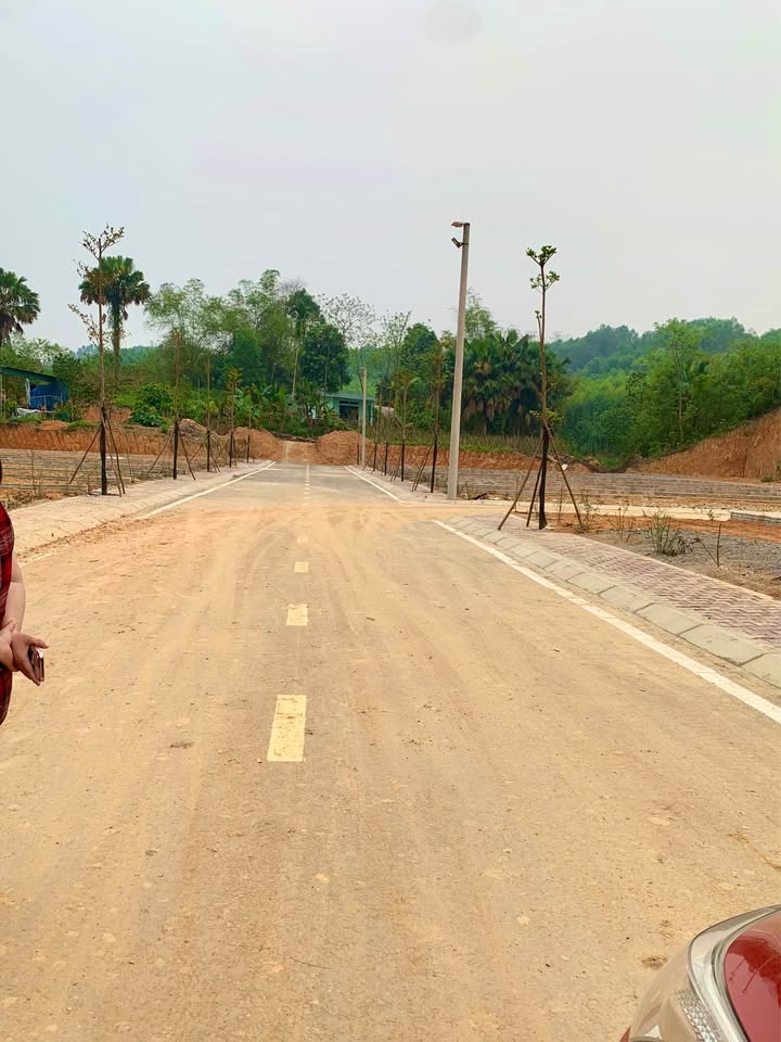 Bán đất đồi 120m² mặt đường nhựa Km9, Chiêm Hóa - Sổ hồng sẵn sàng