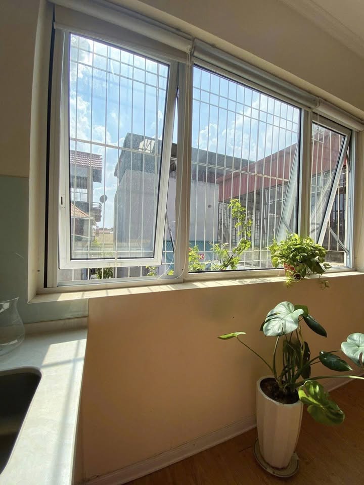 Cho thuê căn hộ 50m² tại Đội Cấn, Ba Đình - View hồ, full nội thất