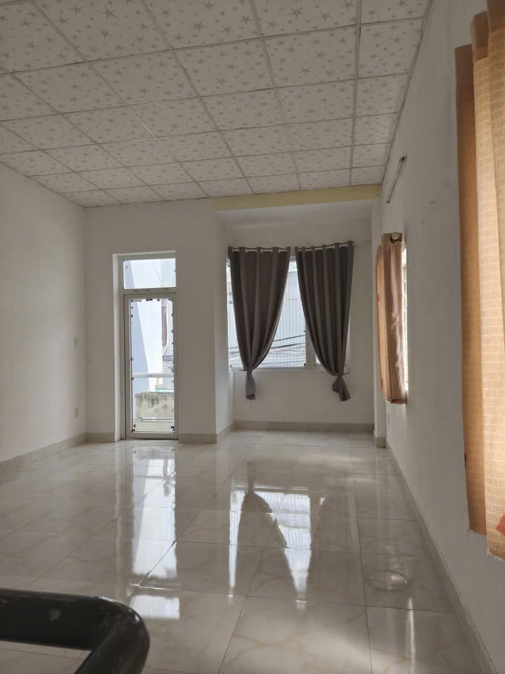 Nhà MT Nguyễn Hữu Thọ, 60m², 7tr/tháng - Kinh doanh tốt, ô tô vào nhà