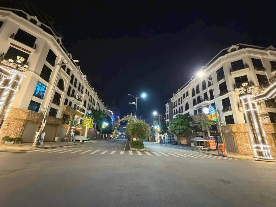 Nhà 100m² KĐT Hanaka Từ Sơn - 6.5 Tầng, Hướng Đông Nam, Giá 14 Tỷ