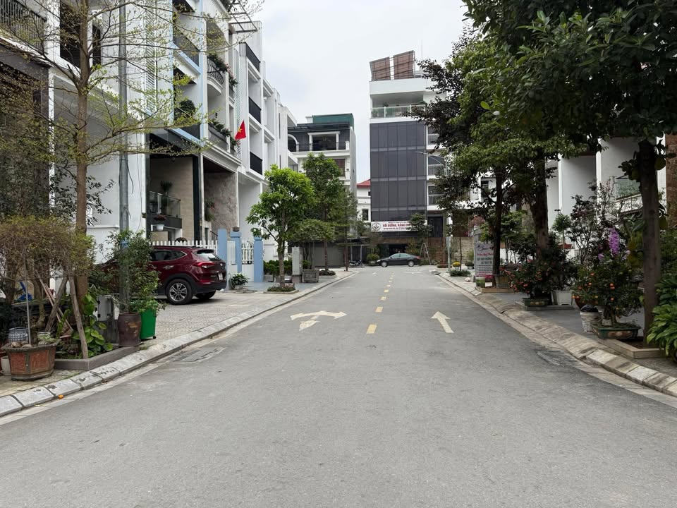 Nhà Xây Thô 4 Tầng KĐT Tin Học Việt Trì - 100m² Hướng ĐB, Kinh Doanh Sầm Uất