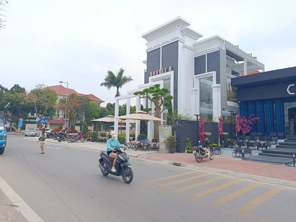 Đất Vĩnh Yên 377.7m² - Góc 2 Mặt Tiền View Hồ, Giá Dưới 50tr/m²