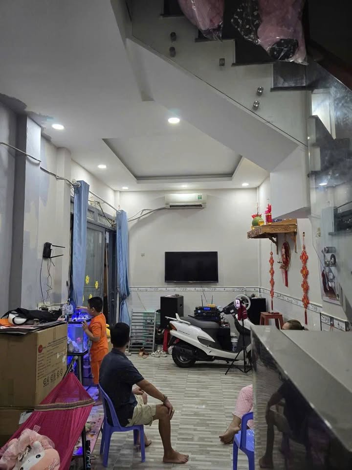 Nhà 35m² Nguyễn Thị Tần, P5 Q8 - 2PN Sổ Hồng Riêng, Giá 4 Tỷ